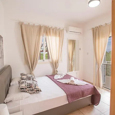 Villa Four Bedrooms 1267 Protarász